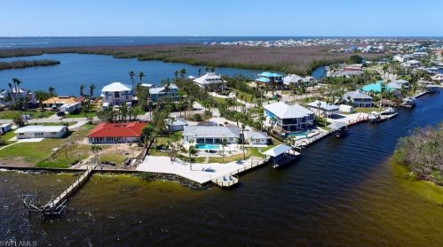 2340 8th Ave, Saint James City, FL 33956-2179