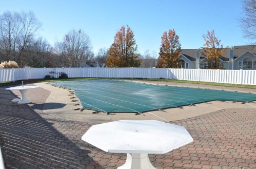 1 Munson Dr, Wallingford CT  06492-5365 exterior