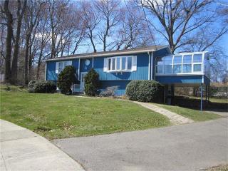 40 Crestwood Rd, Milford, CT 06460-6924