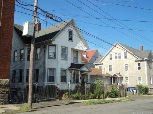 397 James St, Bridgeport, CT 06604-3135