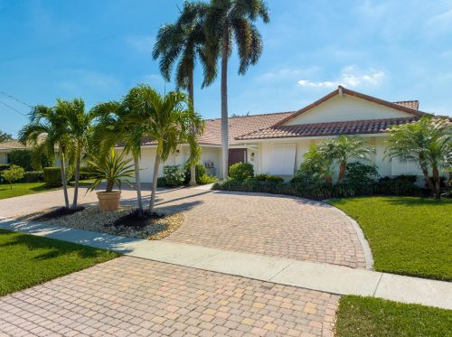2076 Ascott Rd, West Palm Beach, FL 33408-2102