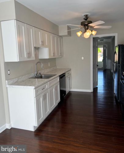 2836 Flagmaker Dr, Falls Church VA  22042-2203 exterior