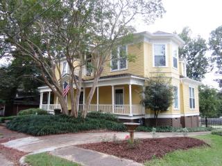 909 10th St, Columbus MS  39701-4043 exterior