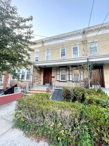85-13 88th Ave, Jamaica, NY 11421-1841