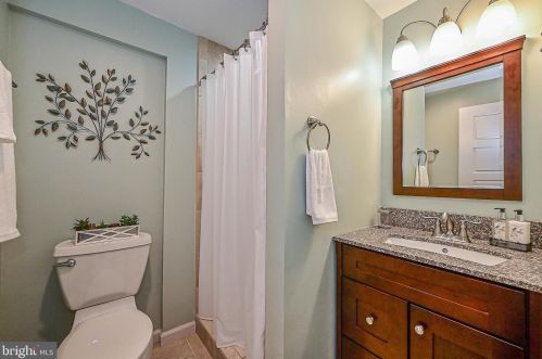 2414 Southgate Sq, Herndon VA  20191-1239 exterior