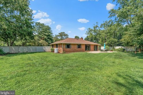 10519 Amity St, Lorton VA  22079-3516 exterior