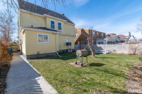 321 Edgewater Dr, Mishawaka IN  46545-6910 exterior