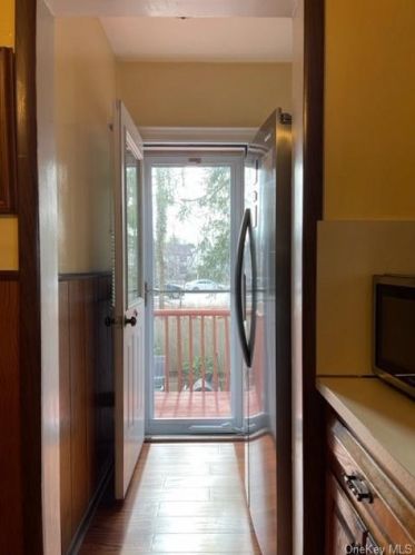 28 Parkway Cir, Mount Vernon NY  10552-1916 exterior