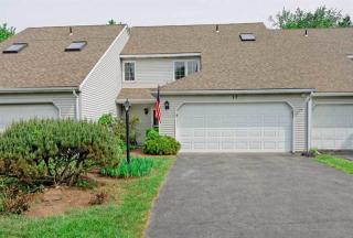 17 Carrie Ct, Schenectady, NY 12309-2223