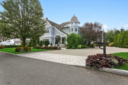 27 Malysana Ln, New Rochelle, NY 10805-2125