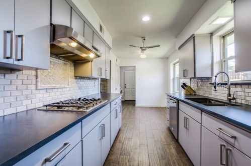 331 Oakcrest Dr, Richardson TX 75080-2520 exterior