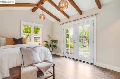 721 45 St, Oakland CA 94609-1802 exterior