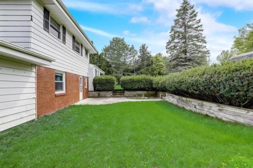 11315 Glenbrook Ln, Thiensville WI  53092-3113 exterior