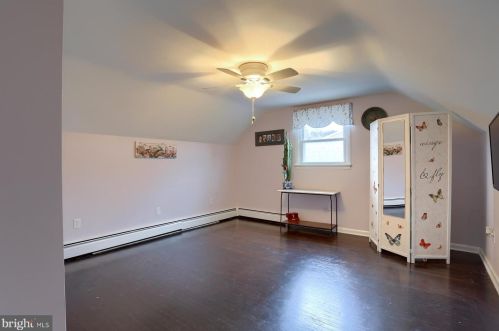 814 Sycamore Dr, Lansdale PA  19446-3128 exterior