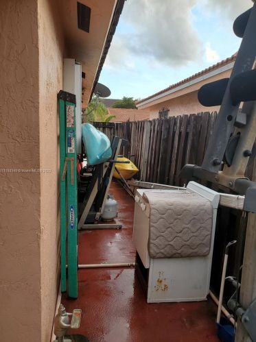 2379 73rd Pl, Hialeah FL  33016-6813 exterior