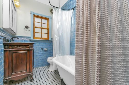 15 16th St, New Hyde Park NY  11040-4914 exterior