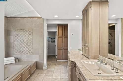 12740 Brookpark Rd, Oakland CA  94619-3137 exterior