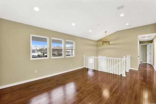 9 Brookwood Dr, Wheatley Heights NY  11798-1005 exterior