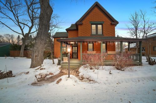 817 County Road B, Saint Paul, MN 55117-1805