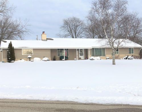 8222 49th St, Milwaukee, WI 53223-3602