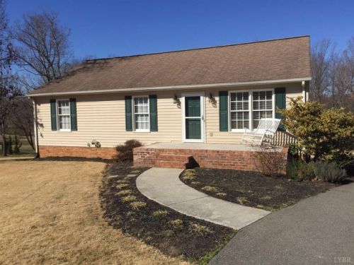 215 Poston St, Lynchburg, VA 24504-3905