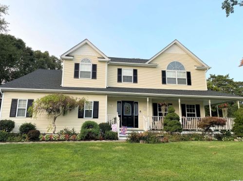 5 Minto Ct, South Setauket NY  11720-2884 exterior