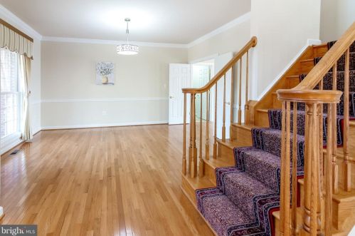 7337 Hooes Rd, Springfield VA 22152-3704 exterior