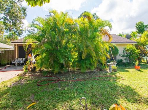 7101 Deer Park Ave, Fort Pierce, FL 34951-1879