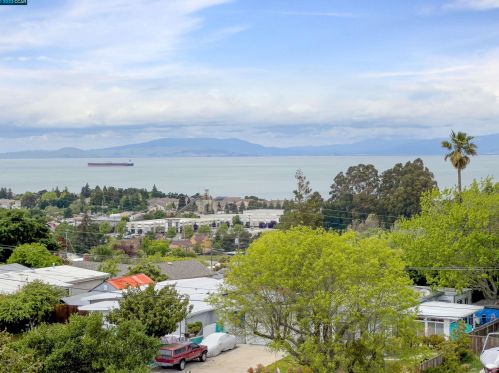 1175 Mcdonald Dr, Pinole CA  94564-2501 exterior