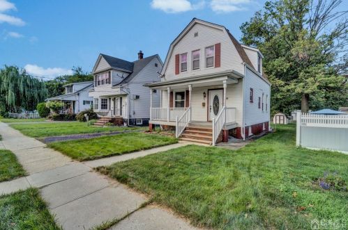 30 Freeman St, Woodbridge NJ  07095-3423 exterior