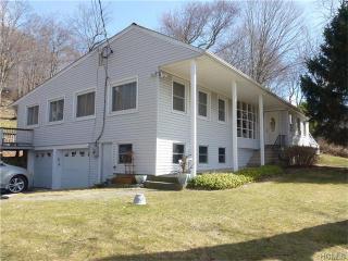 38 Rhinebeck Rd, Kent Lakes, NY 10512-4949