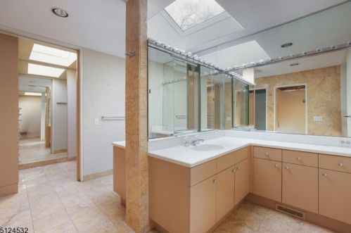 2080 Arrowwood Dr, Scotch Plains NJ 07076-4730 exterior