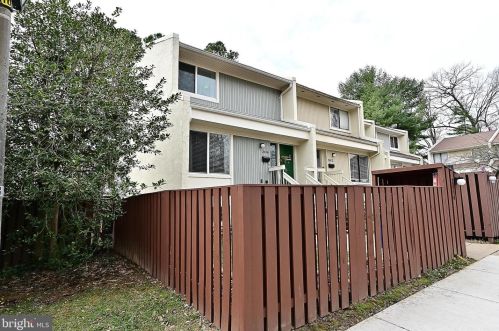 2414 Southgate Sq, Herndon VA  20191-1239 exterior