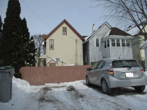 305 Clarence St, Milwaukee WI  53207-1503 exterior