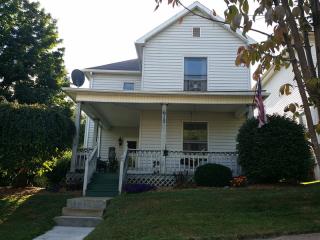 615 5th St, Cambridge, OH 43725-1327
