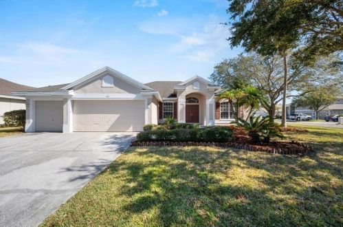 517 Lakewood Dr, Oldsmar, FL 34677-5504