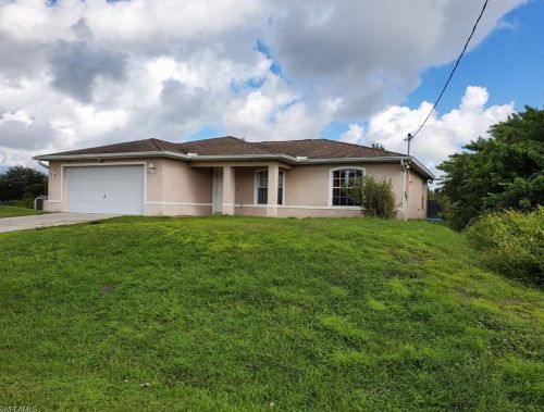 3016 56th St, Lehigh Acres, FL 33971-5721