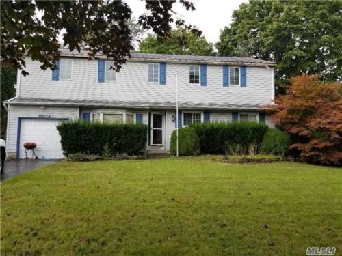 1057 Joselson Ave, Bayshore, NY 11706-2036