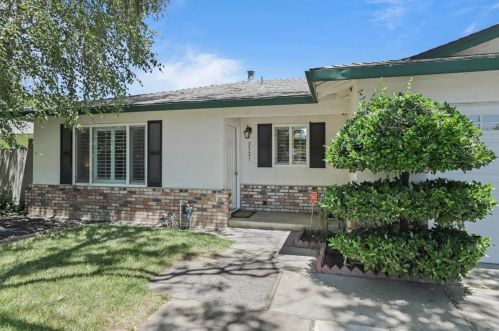 2321 Southridge Dr, Modesto CA  95350-0119 exterior