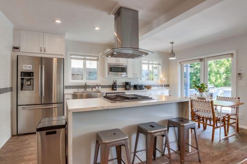 824 Anacapa Ct, San Diego CA  92109-8203 exterior