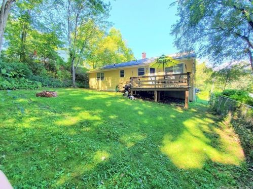 165 Juniper Ridge Dr, Waterbury CT  06708-1934 exterior