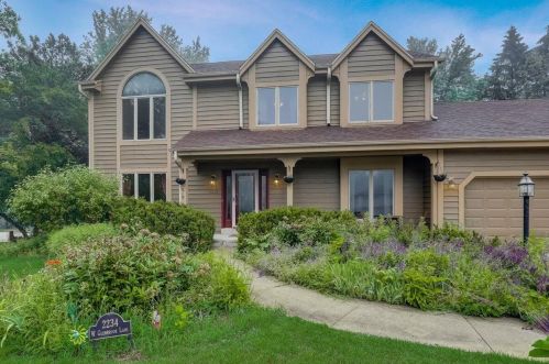 2234 Glenbrook Ln, Thiensville WI  53092-3116 exterior