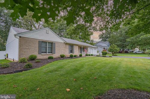124 Mcmichael Dr, Stroudsburg, PA 18360-7404