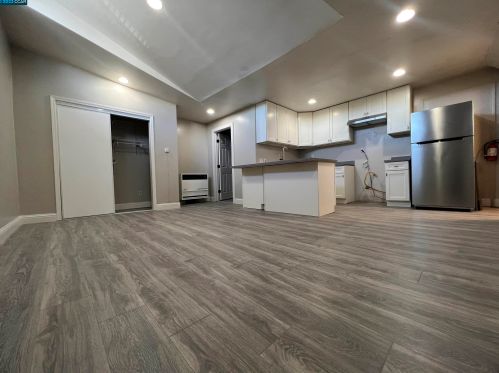847 7th St, Richmond, CA 94801-2218