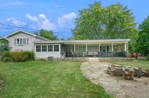 2153 Marshall Dr, Valpo IN  46385-5429 exterior