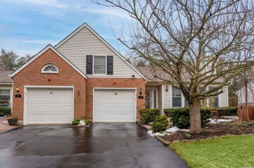 12 Chippendale Dr, Mount Sinai, NY 11766-2604