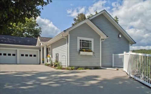 46 Hollyberry Cir, Hayesville, NC 28904-9257