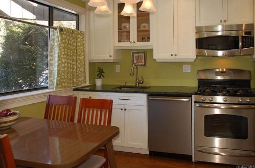24 Rockhagen Rd, Thornwood NY  10594-2127 exterior