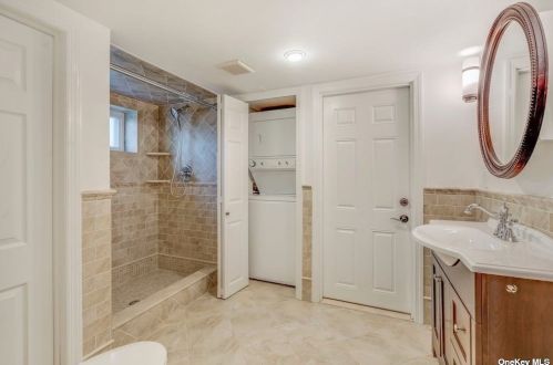 516 Greene Ave, North Lindenhurst NY  11757-3449 exterior