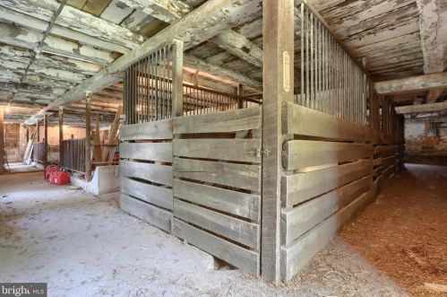 6411 Devonshire Hts Rd, Harrisburg PA 17111-4818 exterior